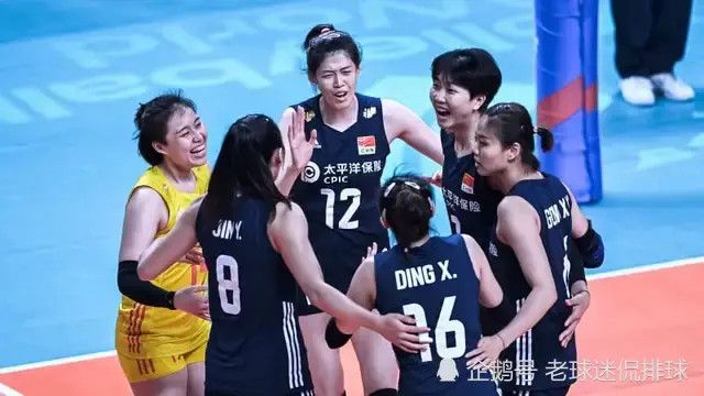 04:30 葡超 樸迪莫伦斯1-2葡萄牙体育今日焦点战预告16:00澳超 中央海岸水手vs珀斯光荣，中央海岸水手近期已连续7场比赛不败，本场比赛能否借助主场之利延续不败金身？22:00英超 富勒姆vs阿森纳，阿森纳状态陷入低谷，最近5场比赛仅有1胜，本场比赛对阵富勒姆能否迎来反弹？22:00英超 托特纳姆热刺vs伯恩茅斯，伯恩茅斯最近7战拿下了6胜1平的不败战绩，状态奇佳，伤病情况仍旧严重的热刺能否借助主场之利力克对手？事件38岁C罗生涯第六次获年度射手王，曾在2013-2015连续三年问鼎沙特联第19轮，利雅得胜利4-1逆转布赖代合作，C罗补时头球建功。